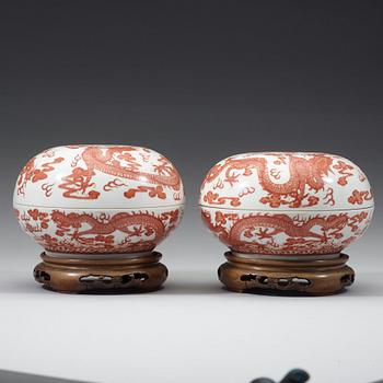 A pair of five clawed dragon boxes and covers, late Qing dynasty (1644-1912).