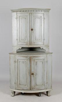 HÖRNSKÅP, gustavianskt, 1700-/1800-tal.