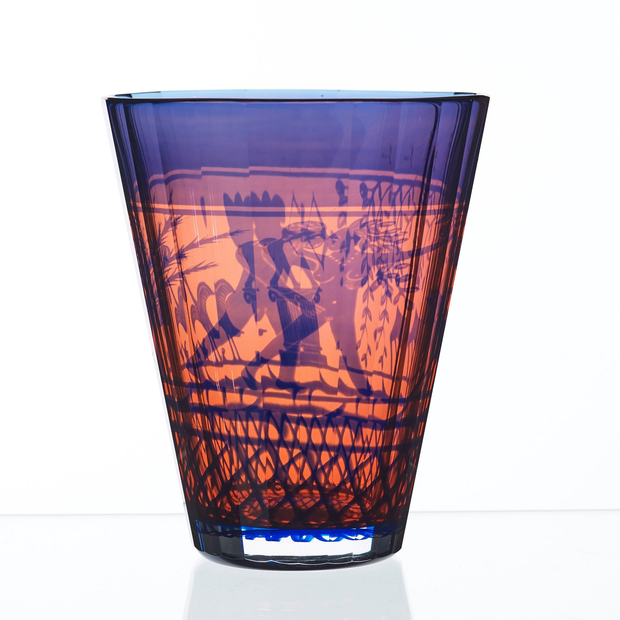 Gunnar Cyrén, a 'graal' glass vase 'Arkadien III', Orrefors 1988.