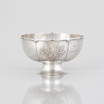 A Chinese silver bowl, early 20th Century.