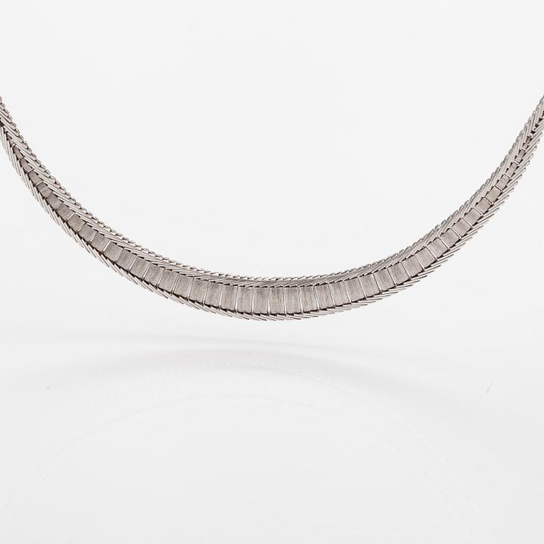 A 14K white gold necklace. Finnish import marks 1979.