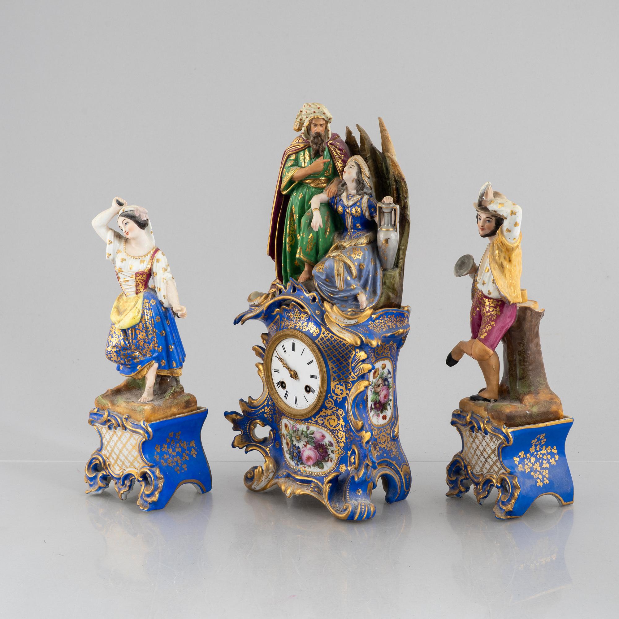 Bordsgarnityr, 3 delar, porslin, Frankrike, 1800-talets mitt/andra hälft.