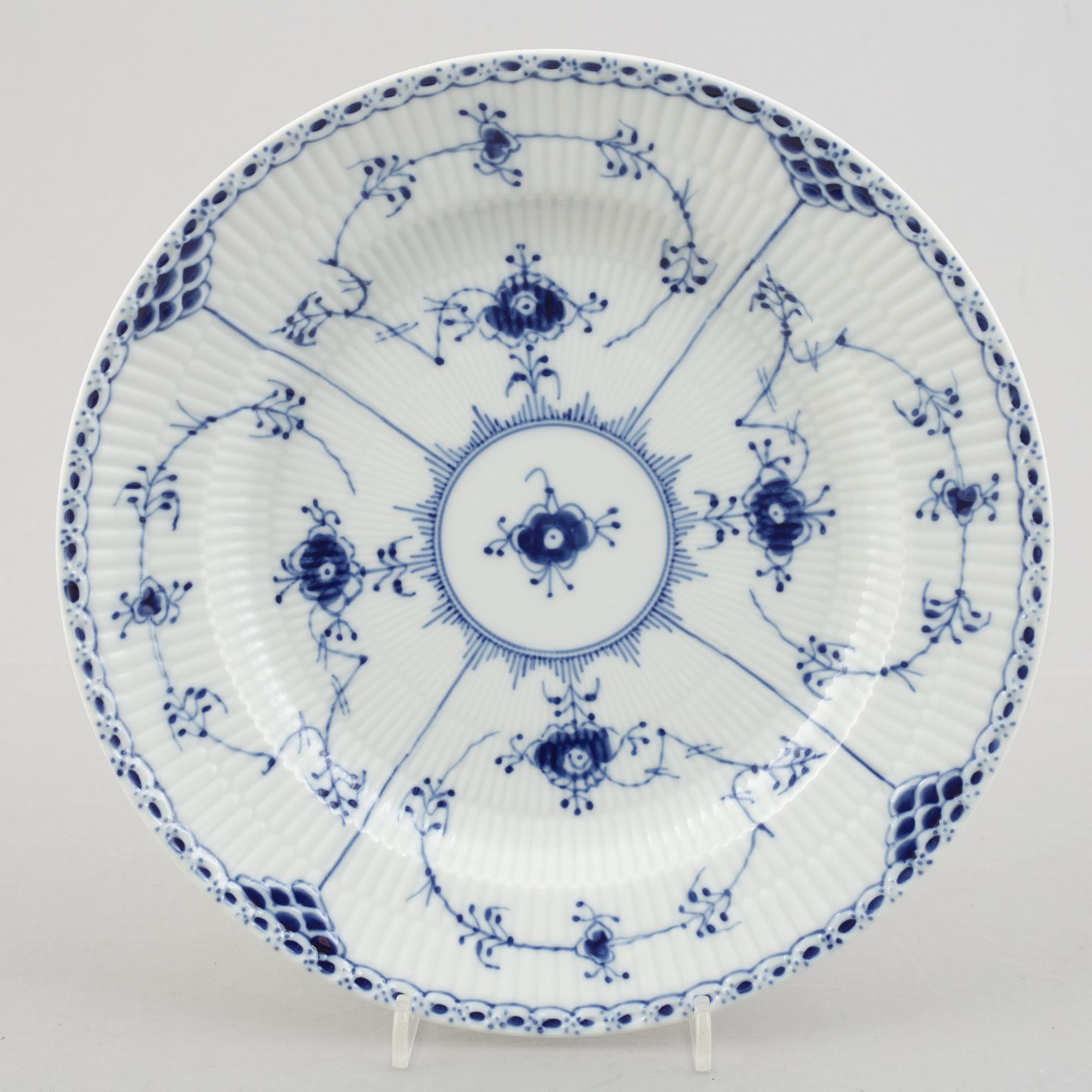 Mat- och kaffeservis, 78 delar, porslin, "Musselmalet", Royal Copenhagen, Danmark.