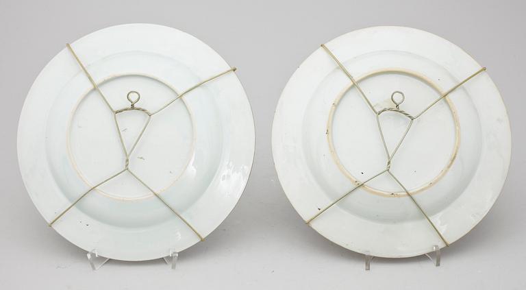 TALLRIKAR, ett par, samt skål, kompaniporslin. Qianlong (1736-1795).