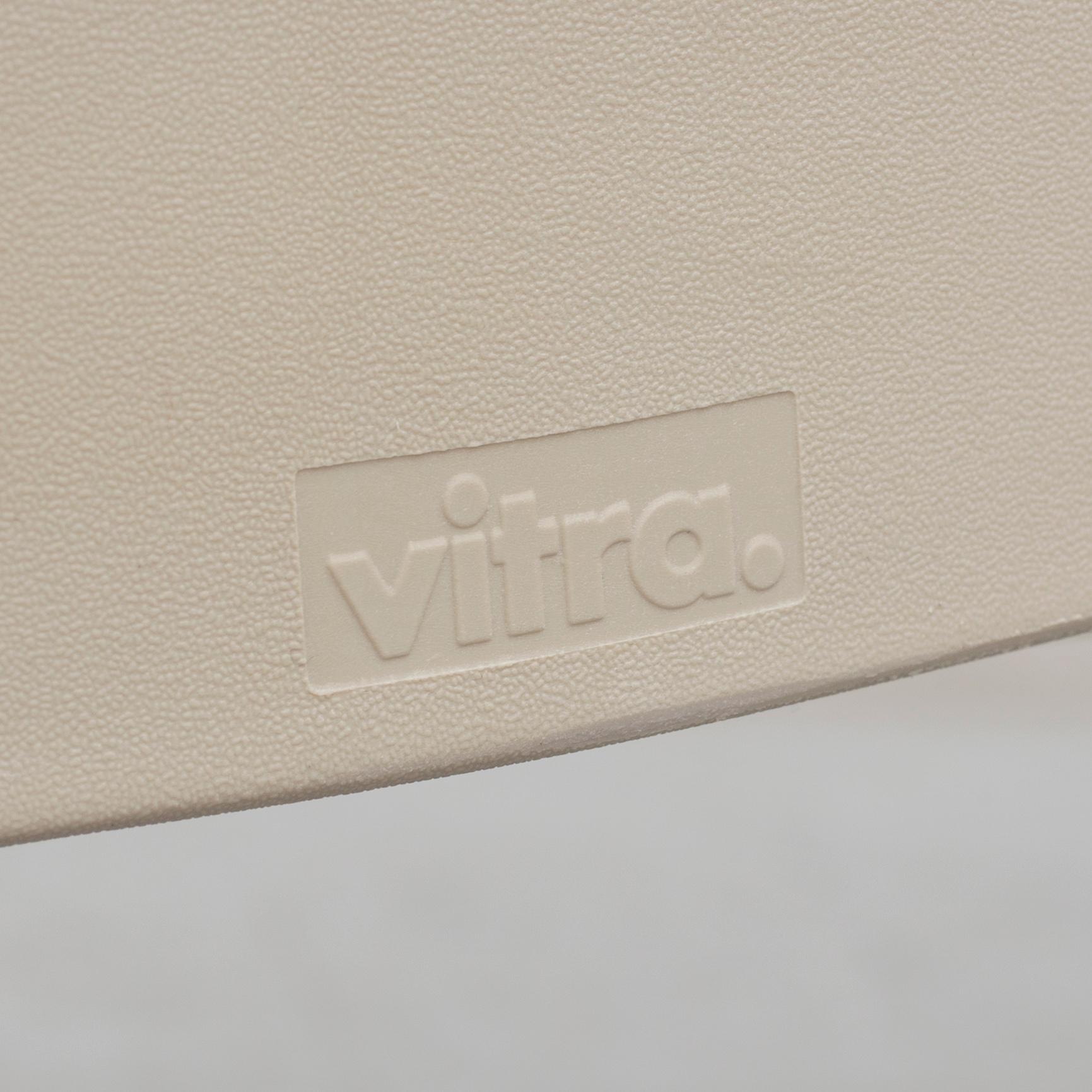 An 'Axess Plus Chair' by Antonio Citterio for Vitra.