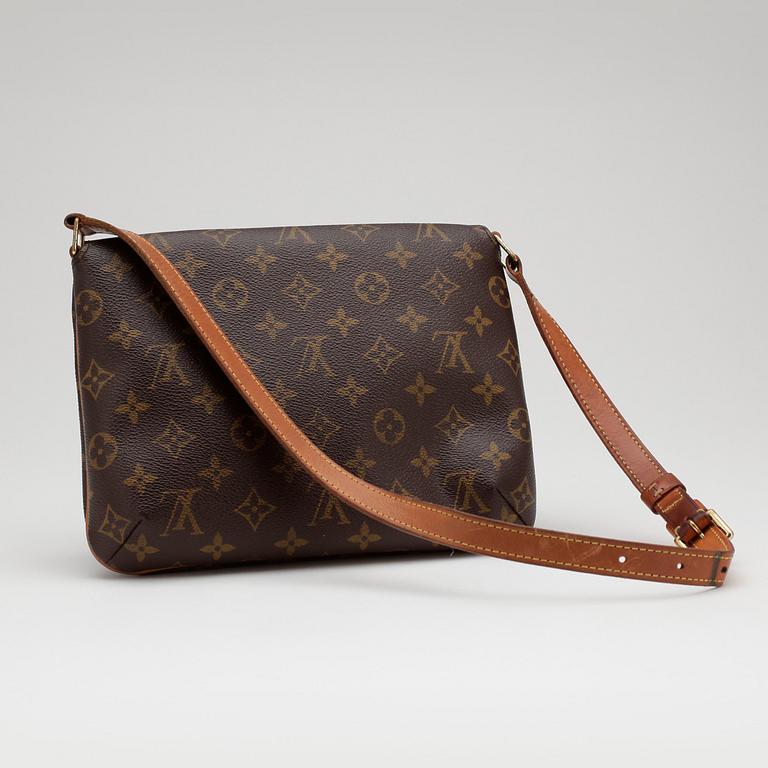 LOUIS VUITTON, a monogram canvas shoulder bag.