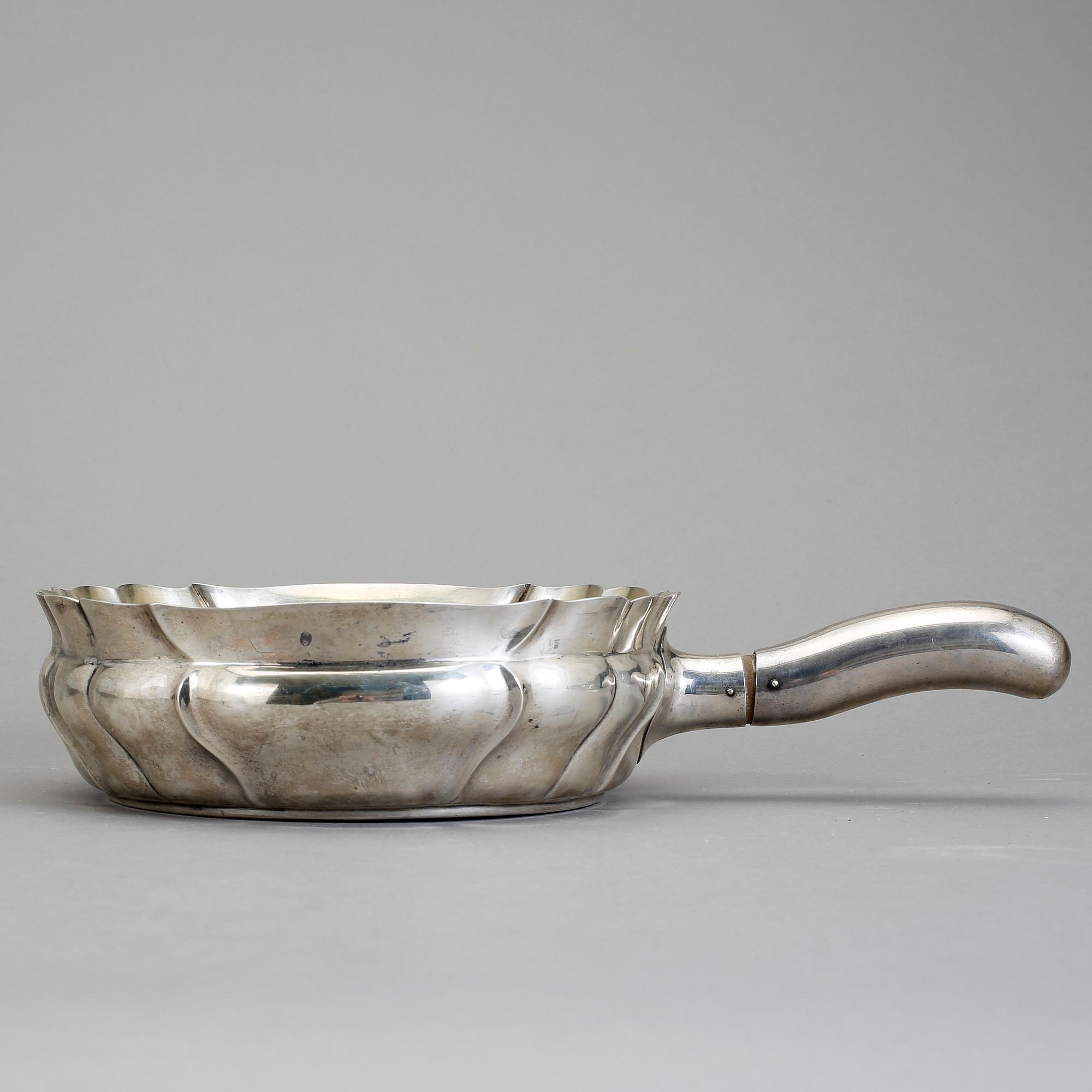 KAROTT, silver, S & M Benzen, Köpenhamn 1898. Vikt ca 794 gram.