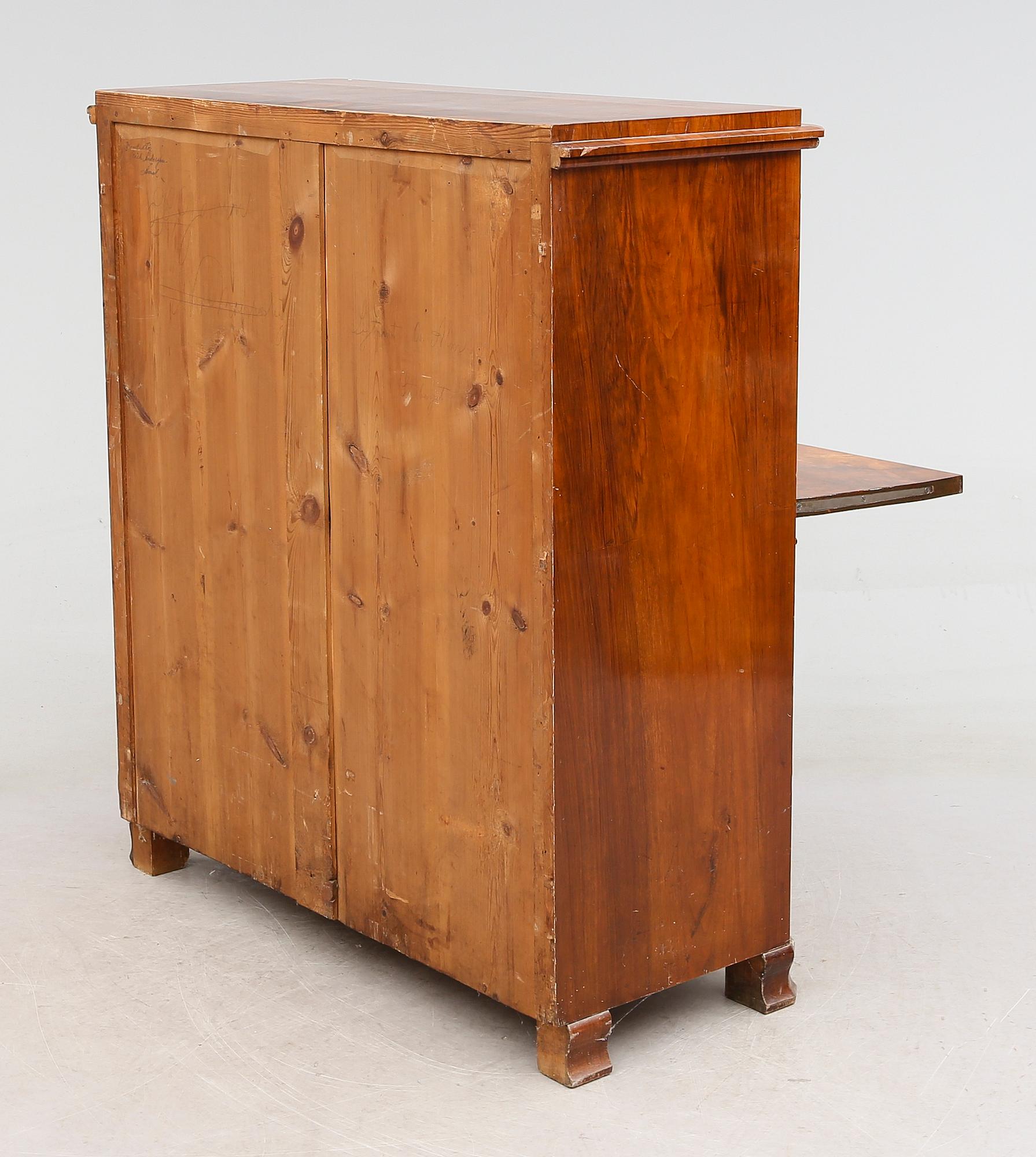 CHIFFONJÉ, 1800-talets andra hälft.