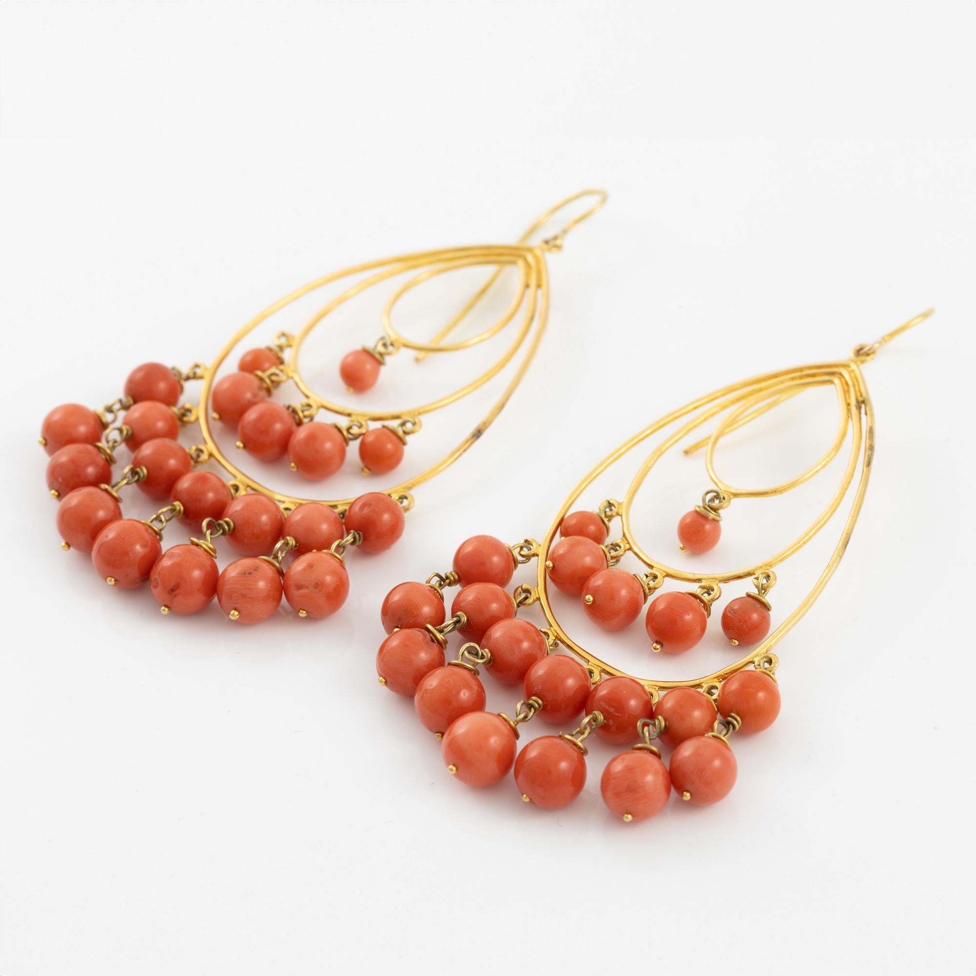 Earrings 14K gold with coral.