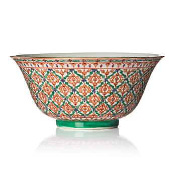 902. An enamelled Benjarong bowl, 19th century.