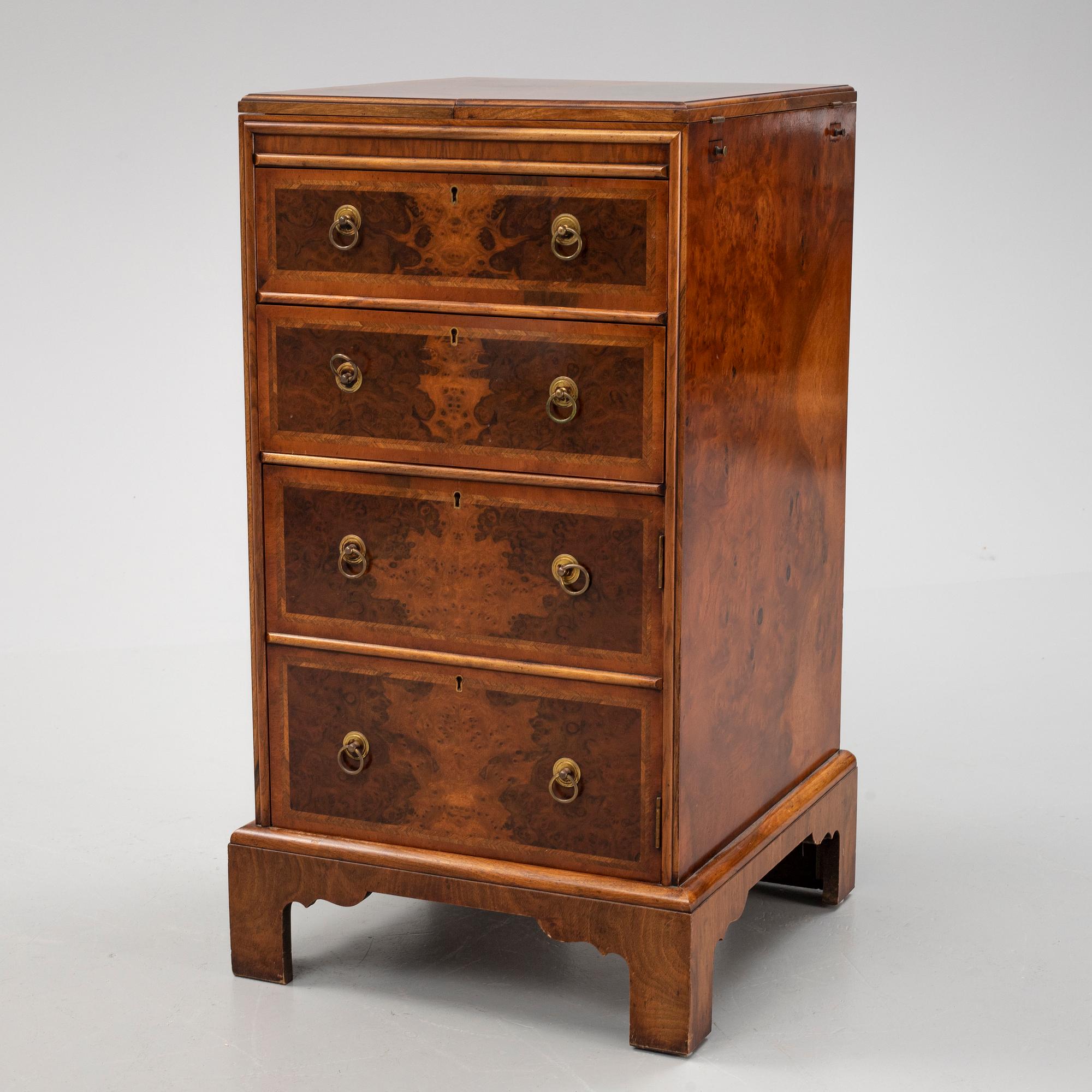 Byrå, England, 1900-tal.