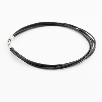 Bulgari collier läder med stållås.