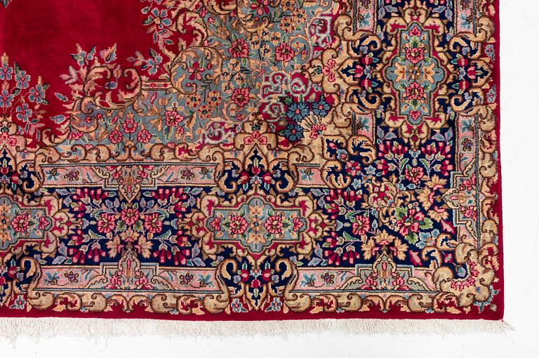Carpet, Kirman Laver, semi-antique, 392 x 296 cm.