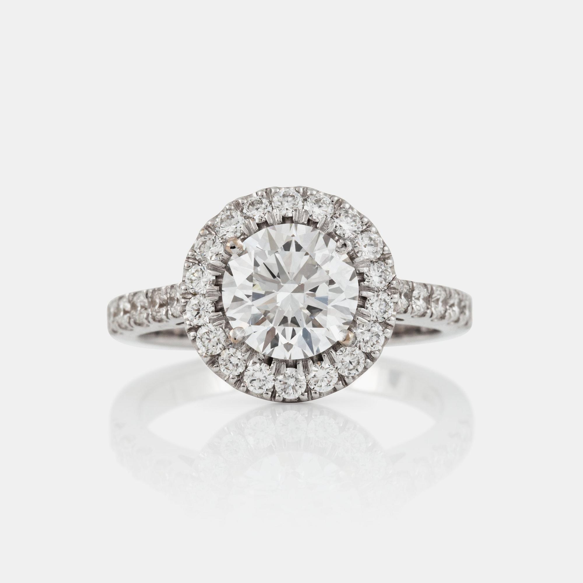RING med briljantslipade diamanter. Mittsten 1.65 ct E/IF Excellent cut, enligt certifikat från GIA.