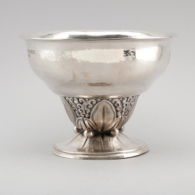 SKÅL, silver, 1917. Vikt ca 587 gram.