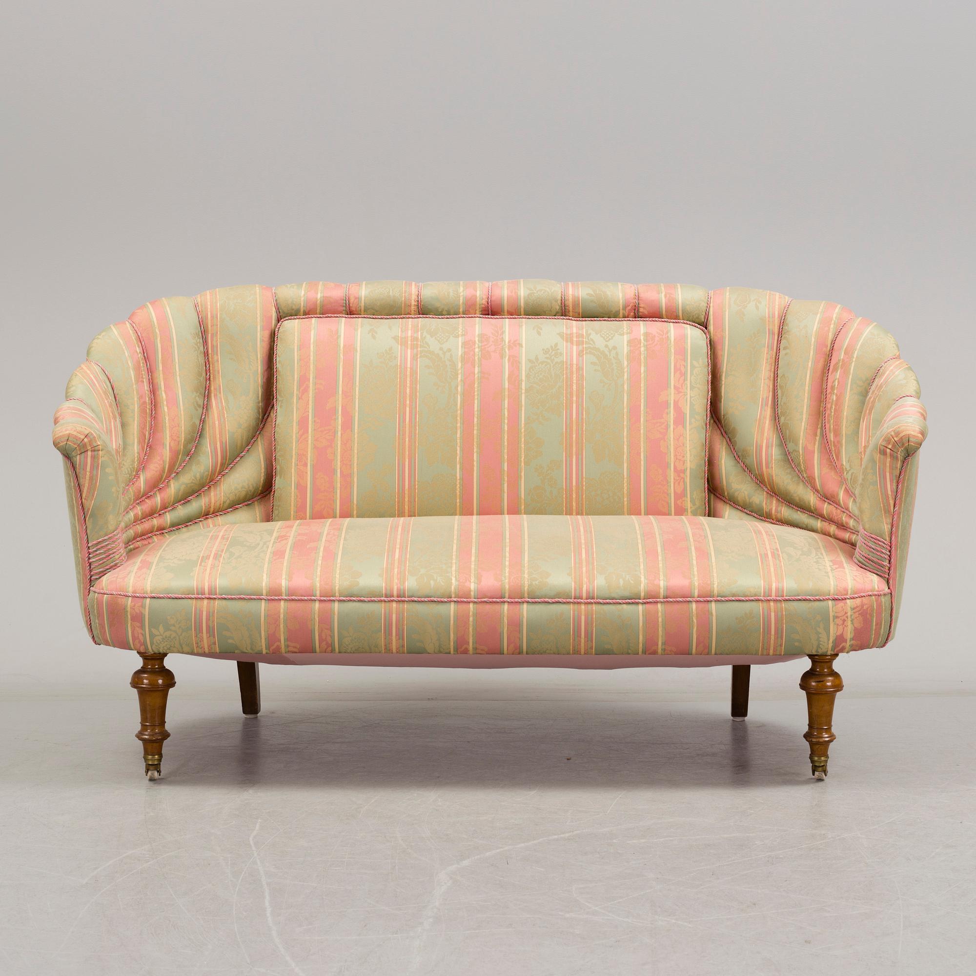 SOFFA OCH FÅTÖLJER ett par, omkring år 1900.