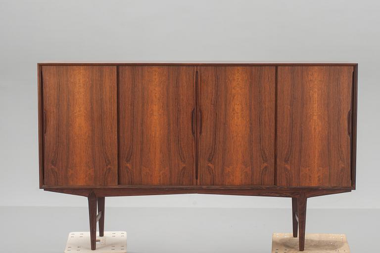 SIDEBOARD, Danmark 1900-talets mitt. Cites-intyg medföljer.