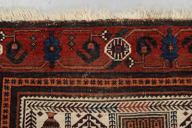 A rug, antique Baluch, ca 171 x 102-107 cm.