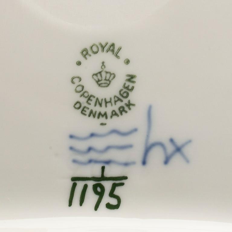 ROYAL COPENHAGEN, servis, 35 dlr, porslin. "Musselmalet", Danmark.