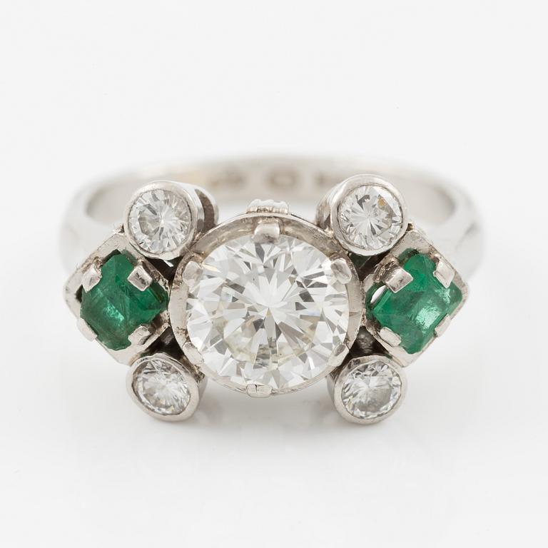Ring 18K white gold set with a round brilliant-cut diamond approximately 1.12 ct.