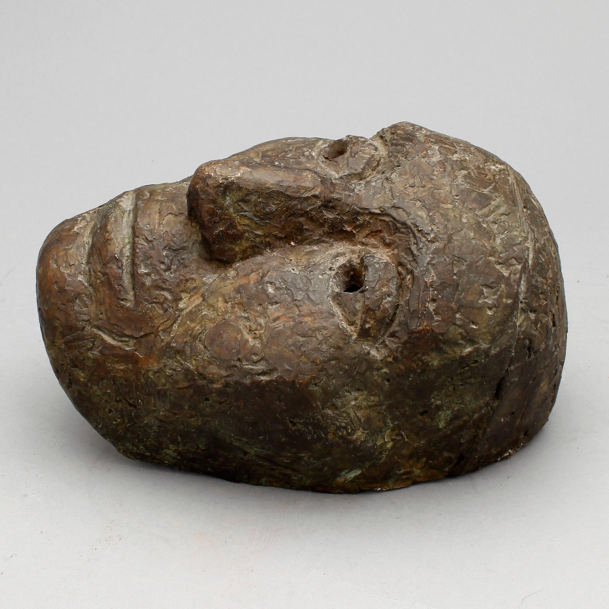 ANSIKTE, brons, okänd konstnär, monogramsignerad "B.H", 1900-talets senare del.