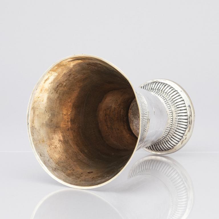 A Swedish 18th century silver beaker, marks of Eric Langberg, Söderhamn 1793.