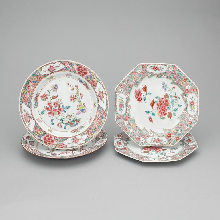 TALLRIKAR, ett par +1 +1, porslin, Kina, Qianlong (1736-1795).