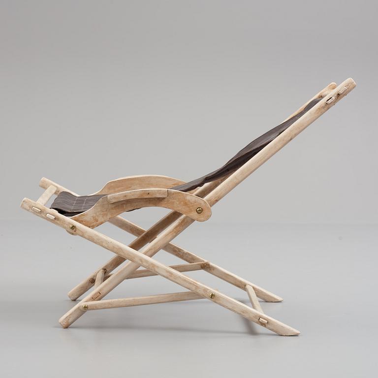 A lounge chair, mid-20th century.