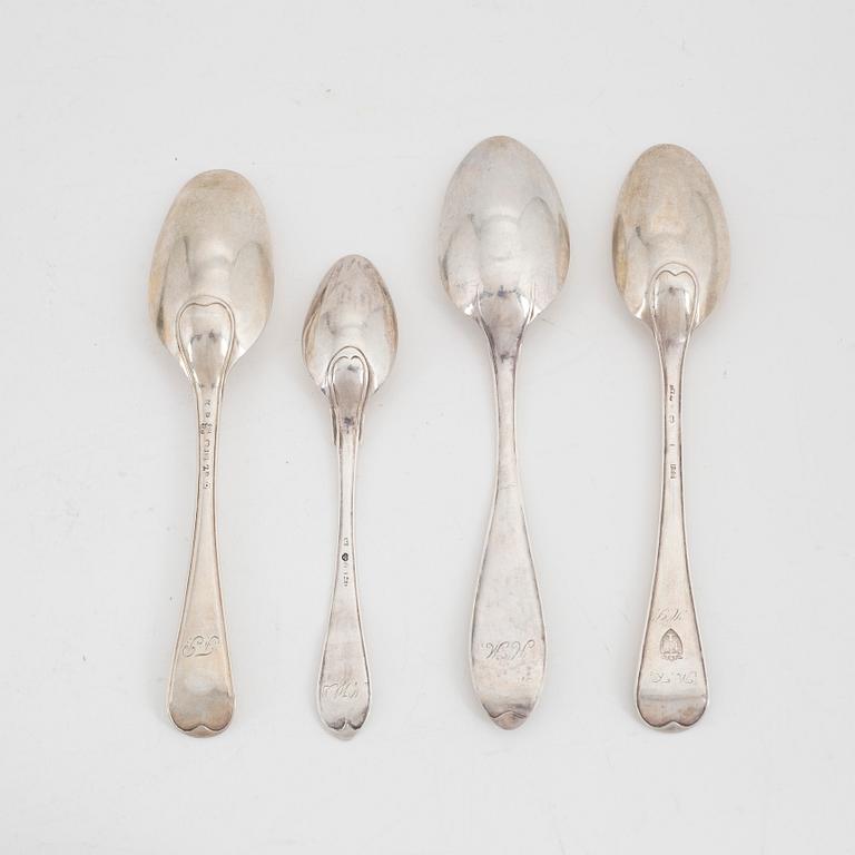 Twelve Swedish silver dessert spoons and 16 teaspoons, 19th century.