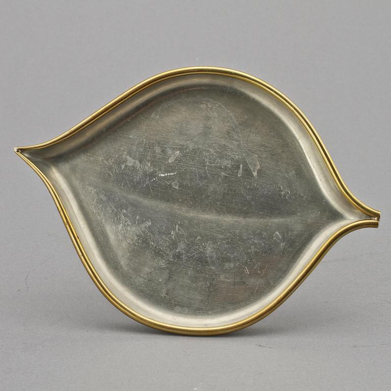 FAT samt TÄNDSTICKSFODRAL, tenn och mässing, Firma Svenskt Tenn.