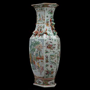 GOLVVAS, porslin, Kina, 1900-tal.