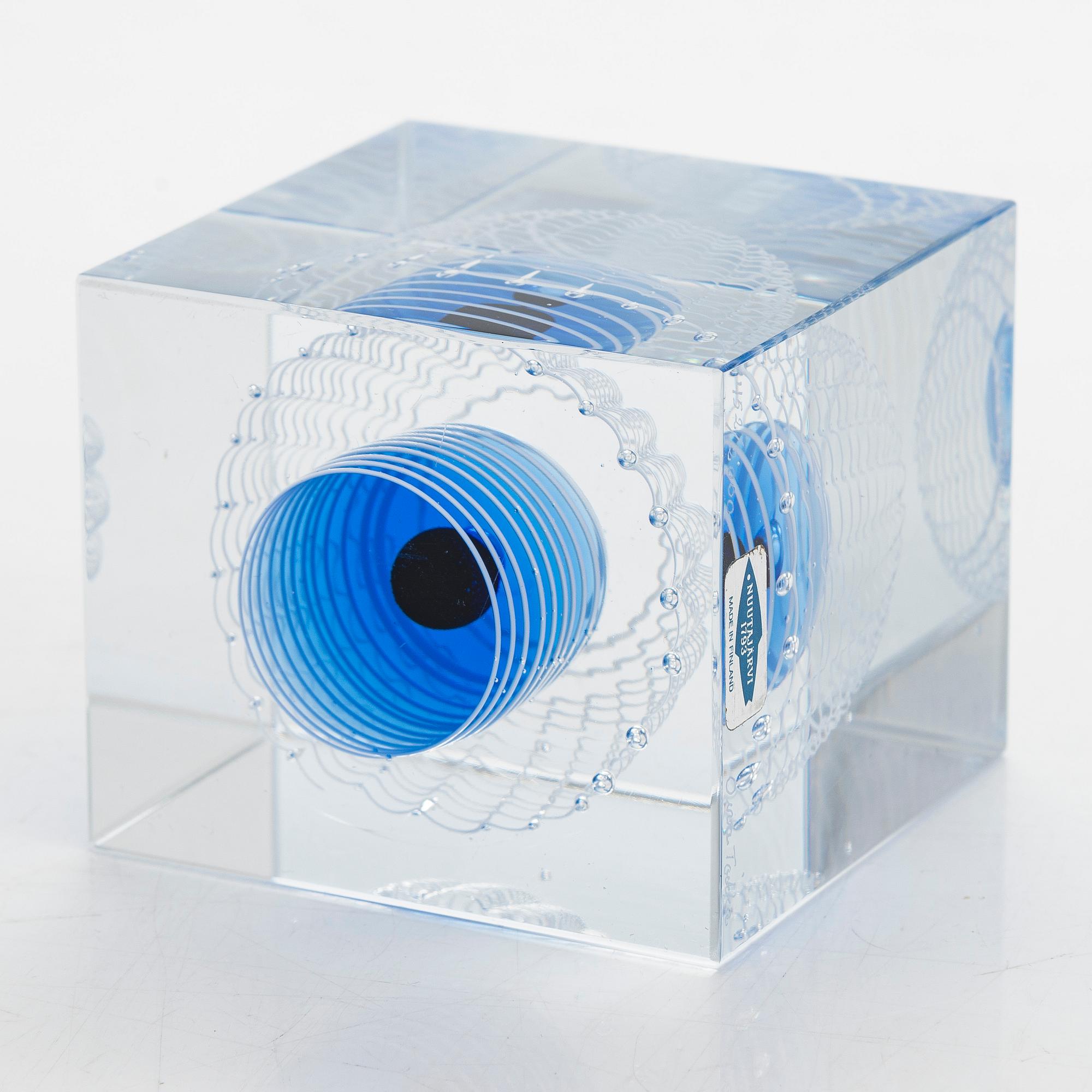 Oiva Toikka, vuosikuutio, signeerattu Oiva Toikka, Nuutajärvi 1993, numeroitu 452/2000.