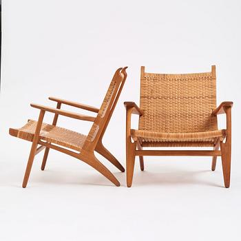 Hans J. Wegner, a pair of oak easy chairs 'CH27', Carl Hansen & Son, Denmark, 1950s.