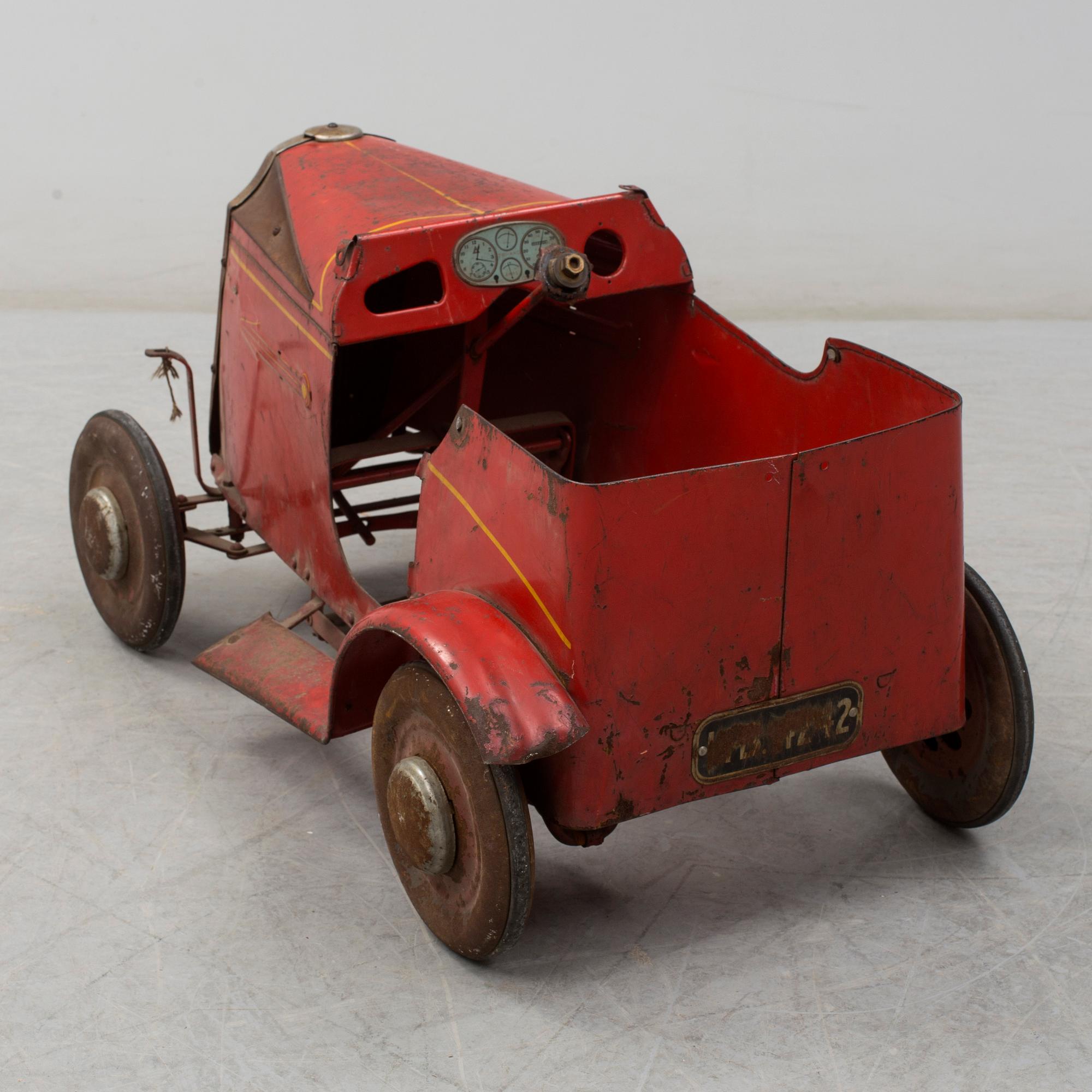 A mid 20th century gravity racer car.