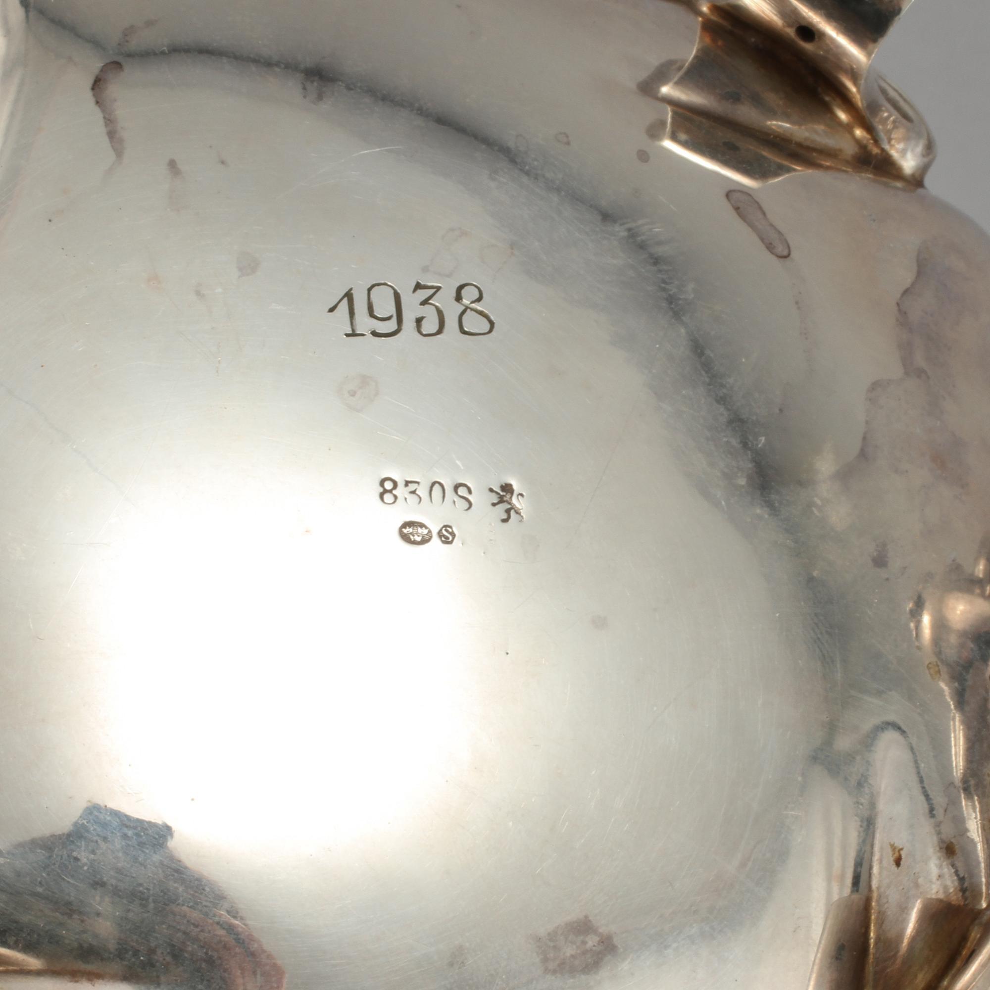 KAFFESERVIS, tre delar, silver, nyrokokostil, 1900-talets mitt, vikt 1177 gram.