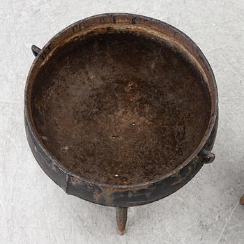 Two pots, 19th century.