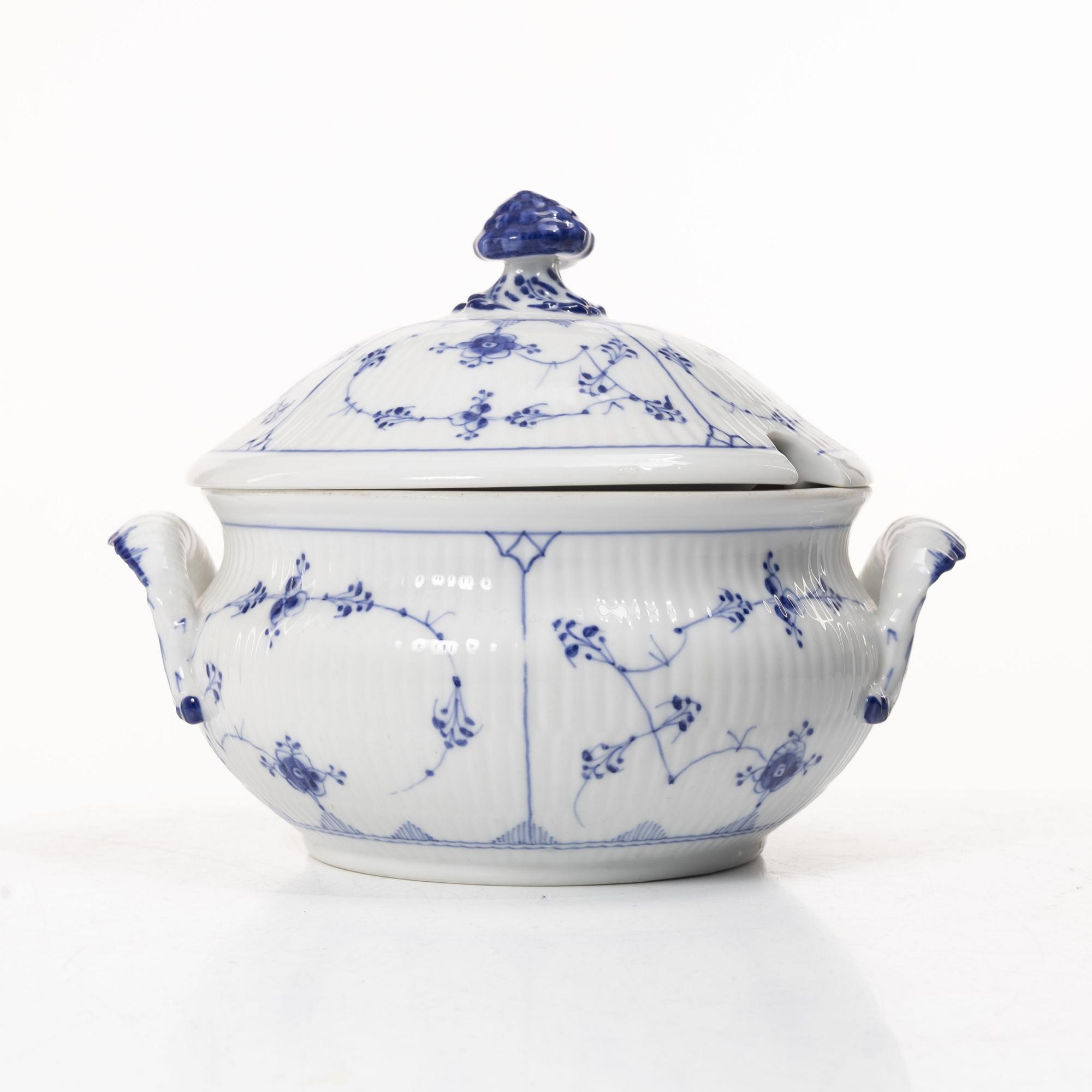 Royal Copenhagen, terriner 2 st, "Musselmalet", riflet, Danmark, 1890-1922.