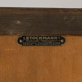 Werner West, kaappi, Oy Stockmann Ab, Keravan Puuseppätehdas. Suunniteltu 1928.