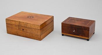 SKRIN, 2 st, mahogny resp björk, Karl Johan, 1800-tal.