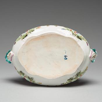 TERRIN med LOCK och FAT, porslin. Meissen, 1700-tal.