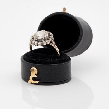 RING med rosenslipade diamanter. Troligen sent 1700-tal.