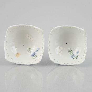 Ljusstakar, ett par, porslin, Royal Copenhagen, "Musselmalet helblond", modell 1138, 1974-78.