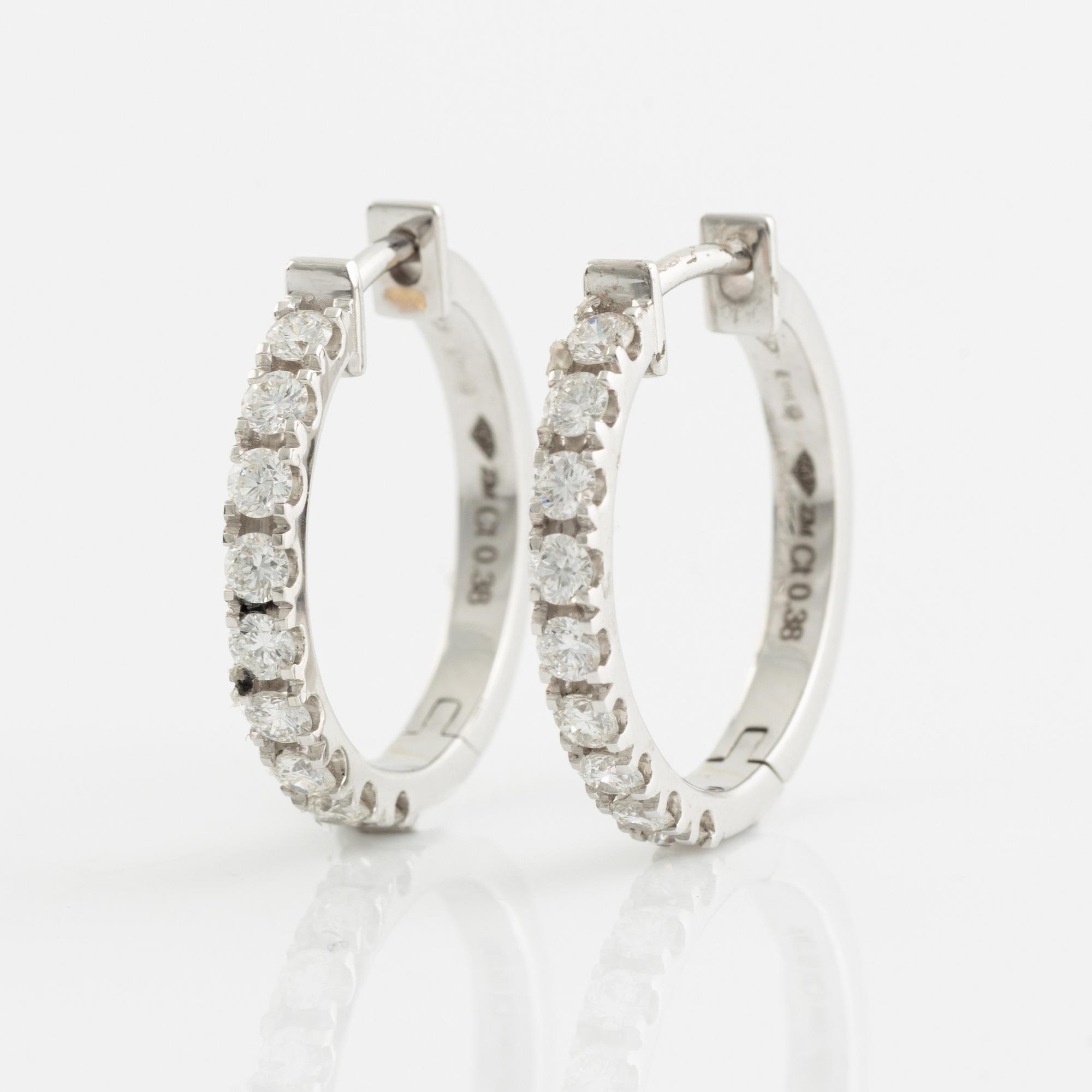 Brilliant cut diamond hoop earrings, total ca 0,76 ct.