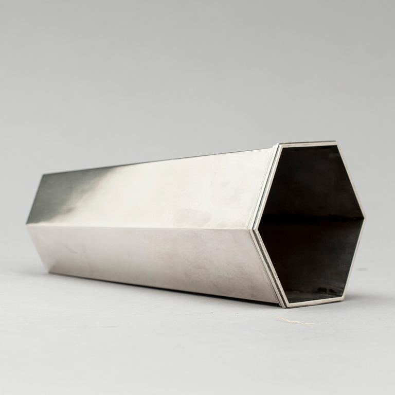 Wiwen Nilsson, an hexagnal sterling vase, Lund 1953.