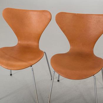 ARNE JACOBSEN, a set of 8 "Serie 7 "chairs for Fritz Hansen.