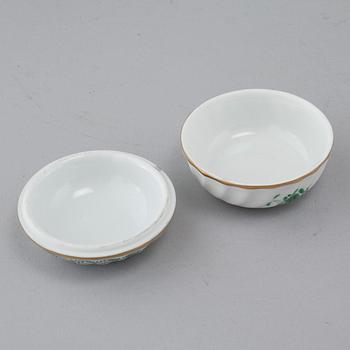 48 pieces of porcelain tableware from Herend, model "Indian Basket", 20th century.