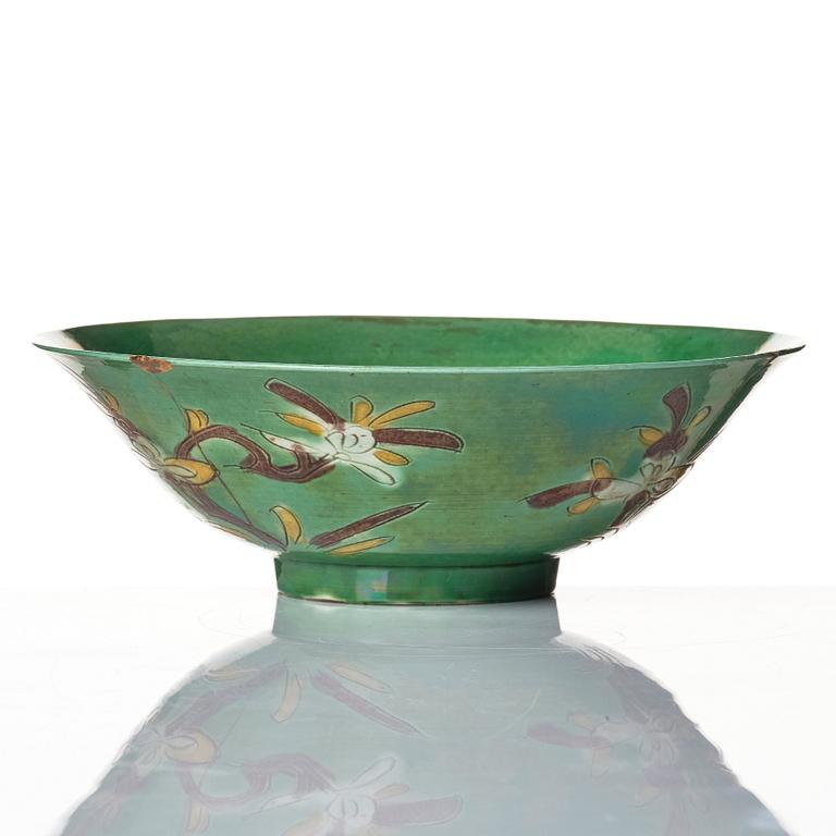 A green glazed brinjal bowl, Qing dynasty, circa 1700.