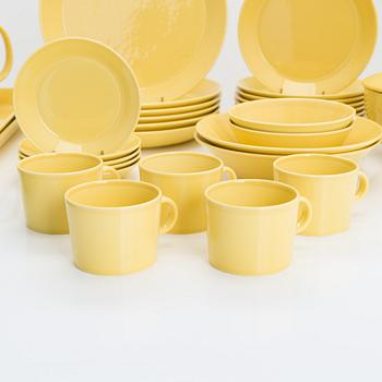 Kaj Franck, a 35-piece tableware set of 'Teema'. Marked Iittala Teema Arabia Finland.