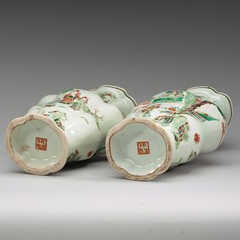A pair of famille verte vases, Qing dynasty, late 19th Century.