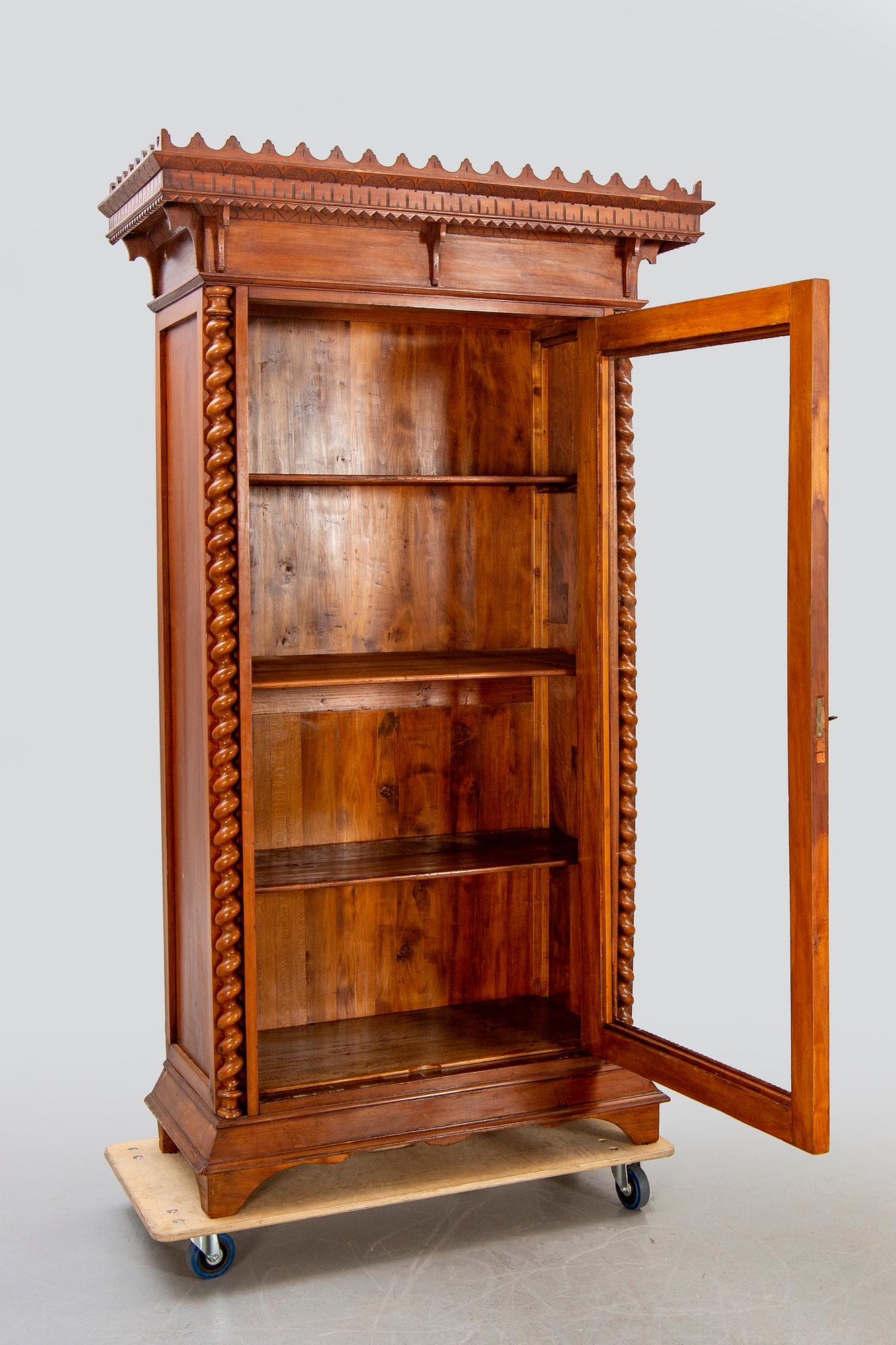 Showcase / cabinet, 20th century.